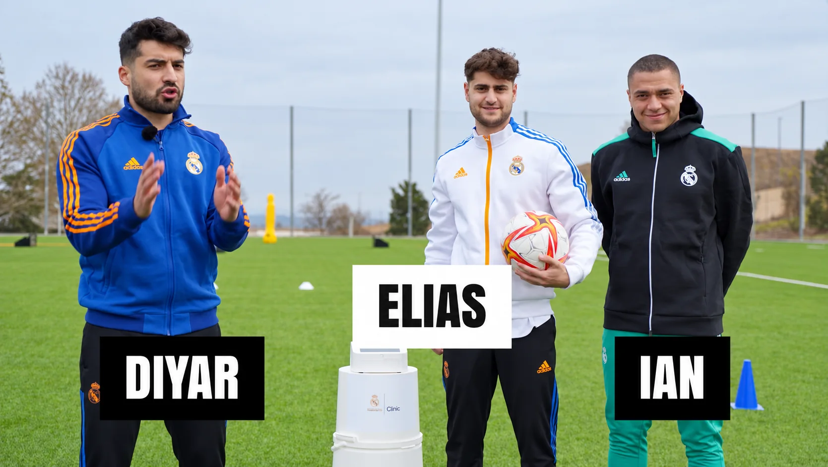 Drei Teilnehmer beim Fußballtraining mit sportstation2 auf dem Trainingsplatz