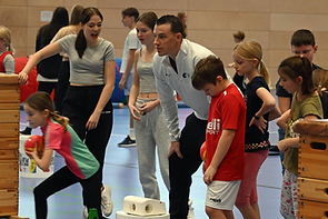 Handball-Weltmeister Dominik Klein besucht Haimhauser Grundschule